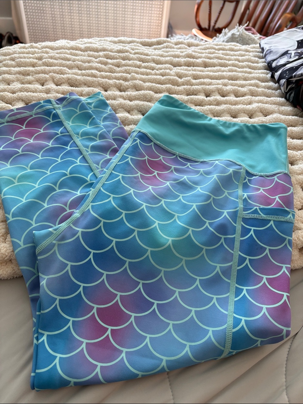 Mermaid-Print Capri Leggings - Aqua Purple